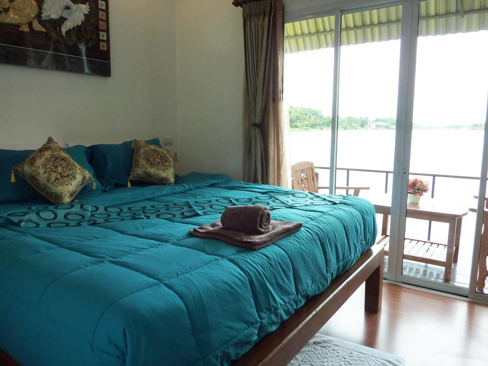 Tara Raft Hotel Kanchanaburi Exterior photo