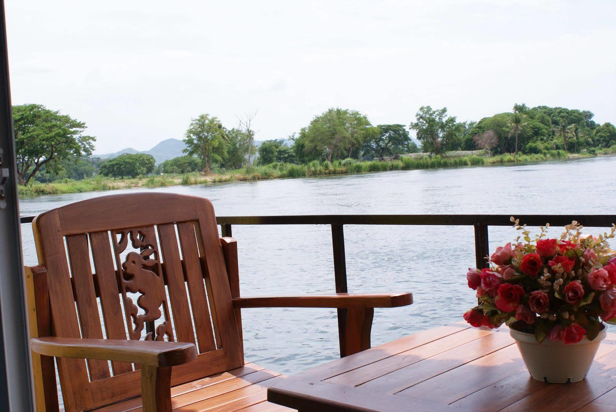 Tara Raft Hotel Kanchanaburi Exterior photo