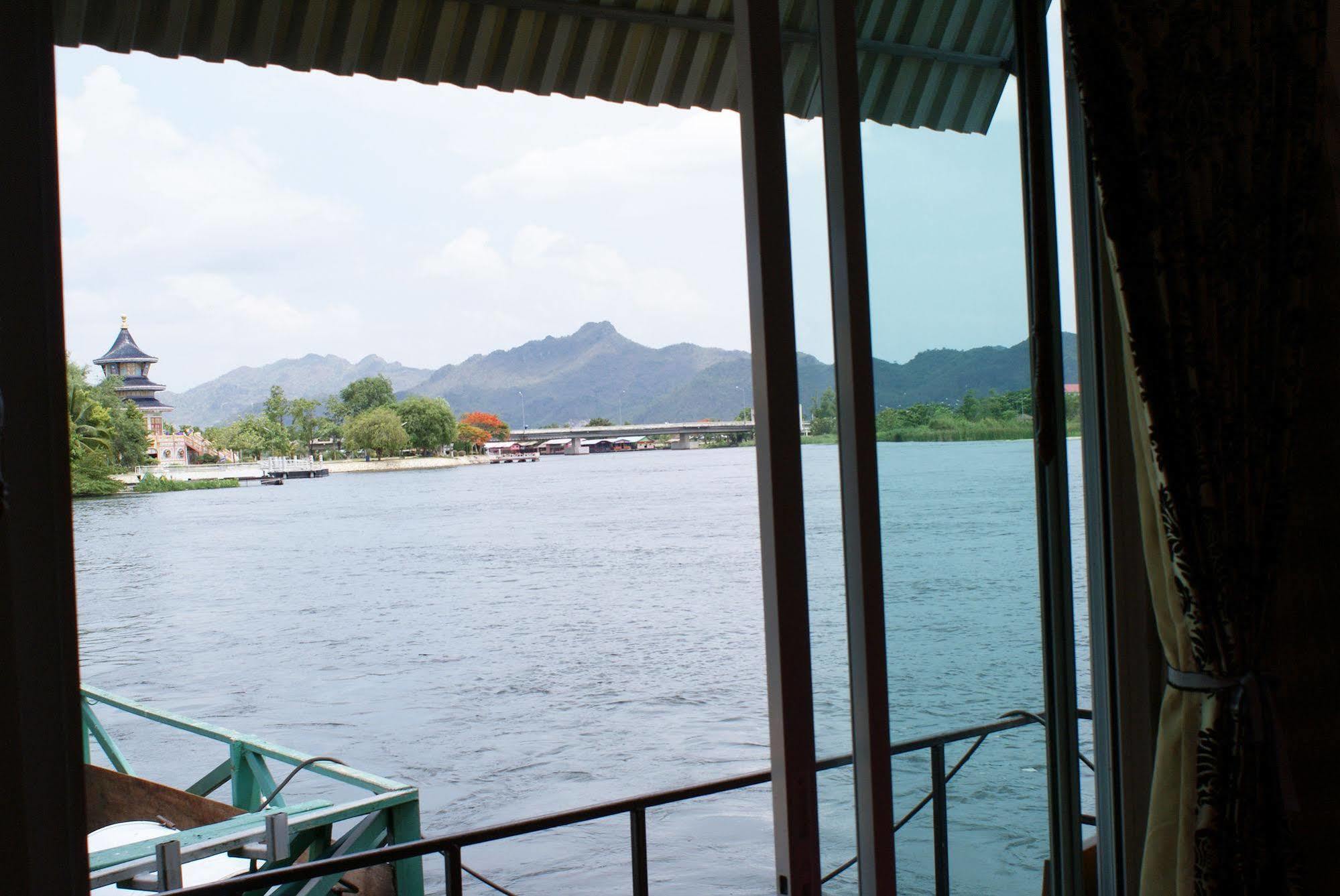 Tara Raft Hotel Kanchanaburi Exterior photo